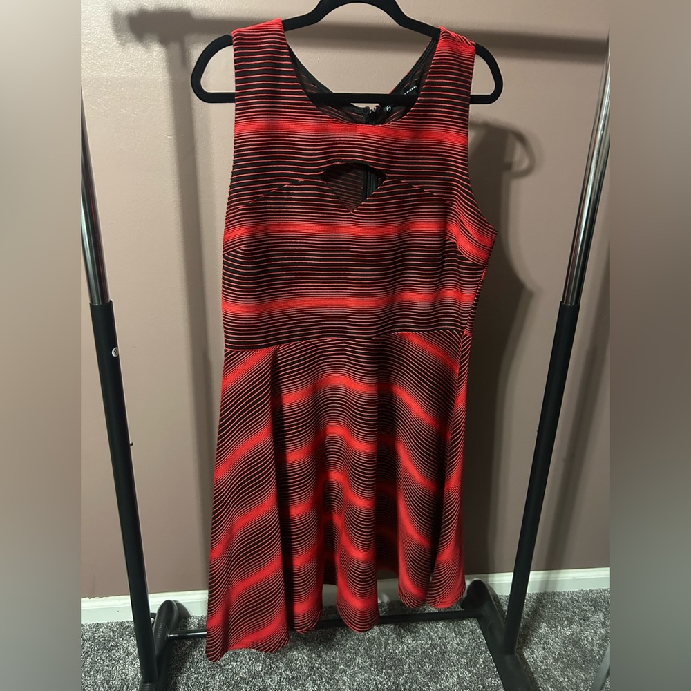 Fashion to Figure Dress- Size 2 (16/18)